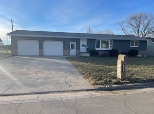 704 N Sunset St, Kanawha, IA 50447