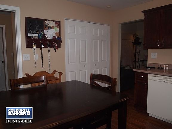 3rd image of 7127 Waterman Ct