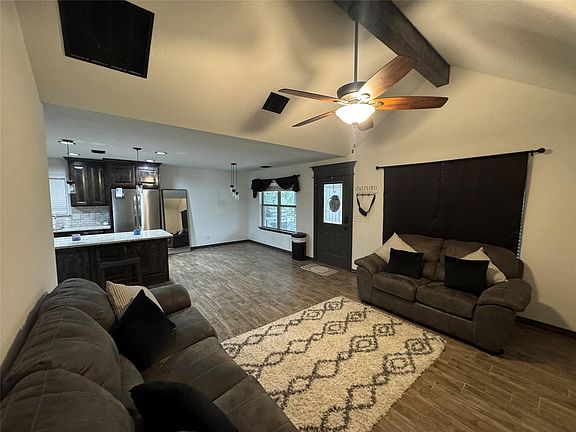 4th image of 920 Colorado River Dr