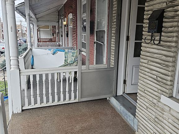 2nd image of 428 W Cedar St