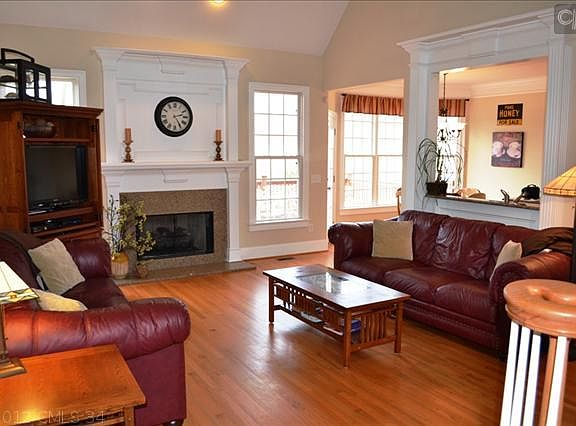 3rd image of 353 Old Wood Dr