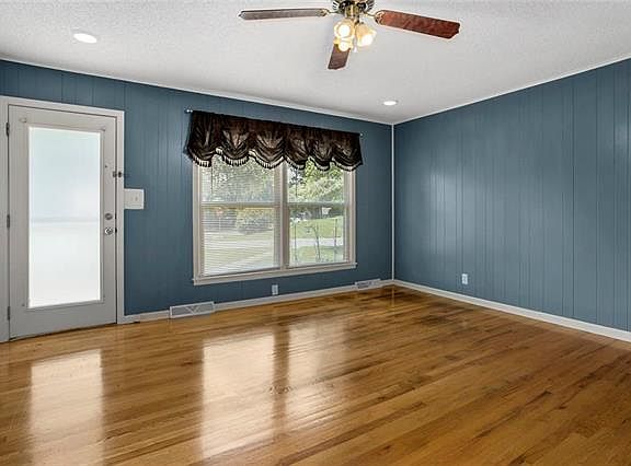 5th image of 819 S Water St