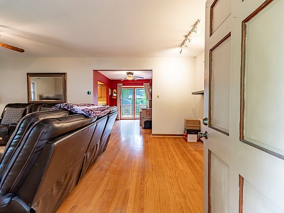 5th image of 18024 Highland Ave