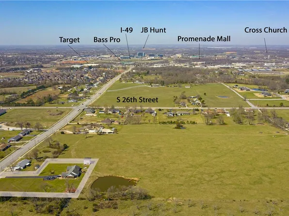 2449 W Perry Rd, Rogers, AR 72758