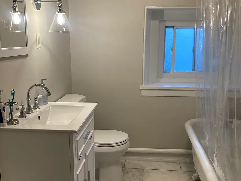 146 W Walnut Ln #3 — Photo 2