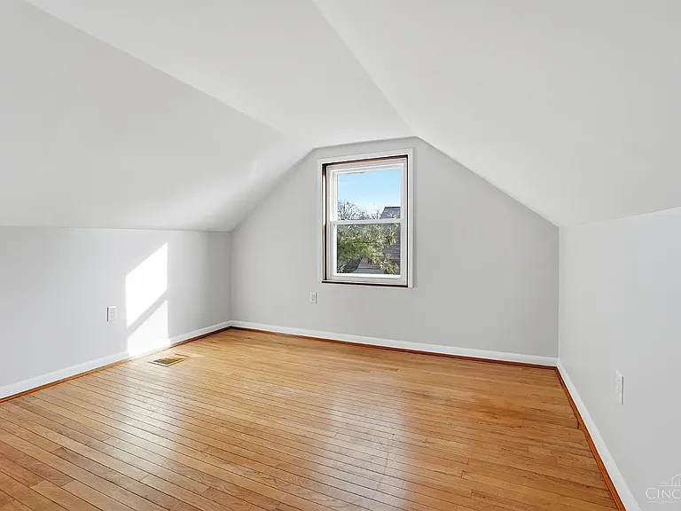 Upstairs bedroom 2