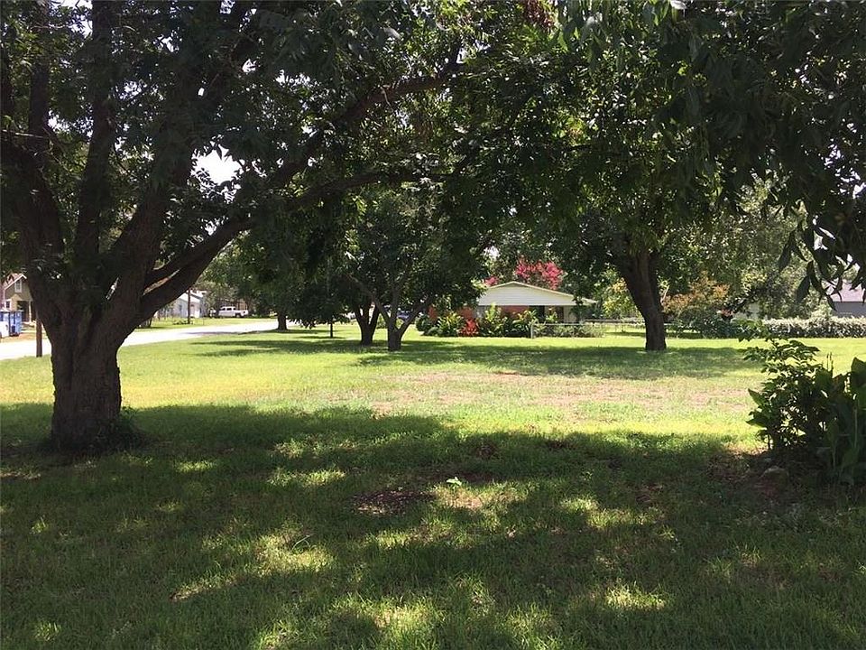 1st image of 417 N Lucas Dr