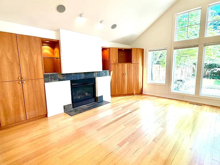 172 Middlecrest Rd — Photo 14
