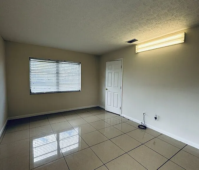3619 SE 9th Pl #5 — Photo 9