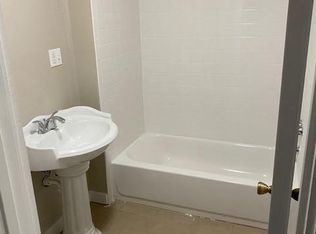 300 S Cedar St UNIT 2, Crockett, TX 75835