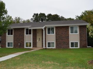 1427 Shakopee Ave E, Shakopee, MN 55379