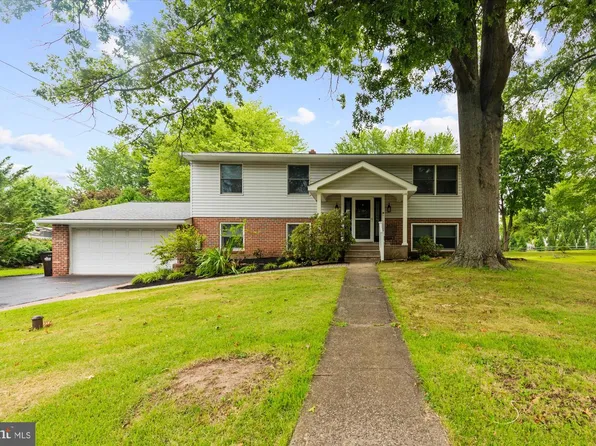 215 Hancock Rd, North Wales, PA 19454