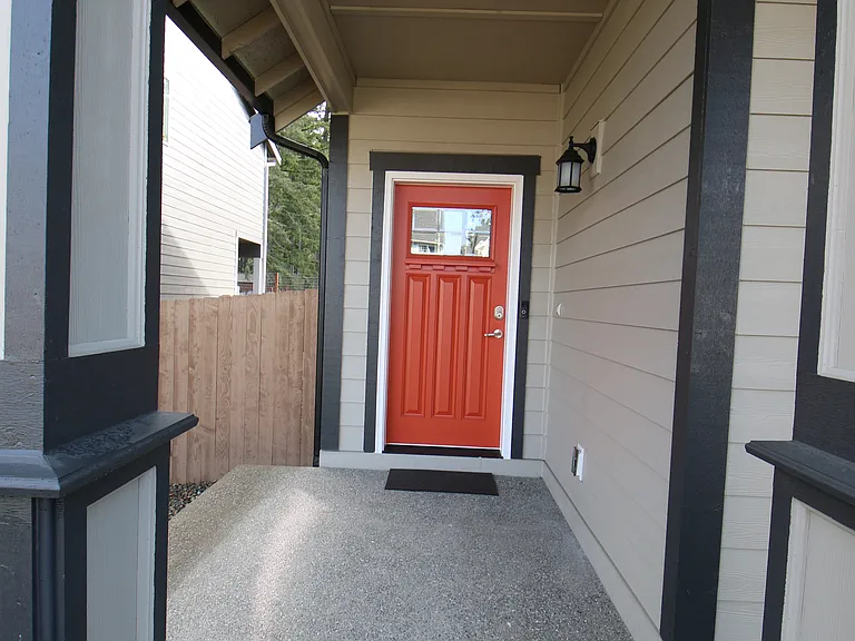 16203 9th Ave E — Photo 2