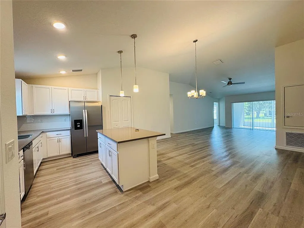4 bed, 2.0 bath, 1654 sqft, $1,995 — Photo 2