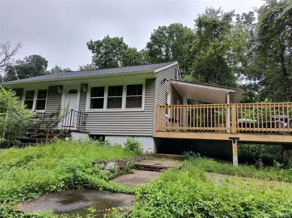 28 Pine Tree Ln, Wurtsboro, NY 12790