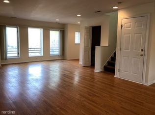 2832 N Damen Ave, Chicago, IL 60618