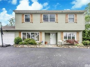 2721 S Saint Marks Ave, Bellmore, NY 11710