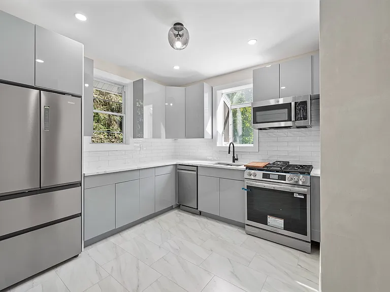 561 Grand Ave #1 — Photo 7