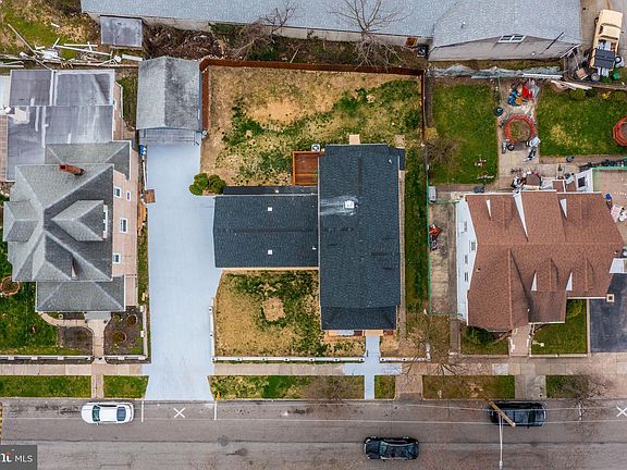 5th image of 60 Hirst Ave