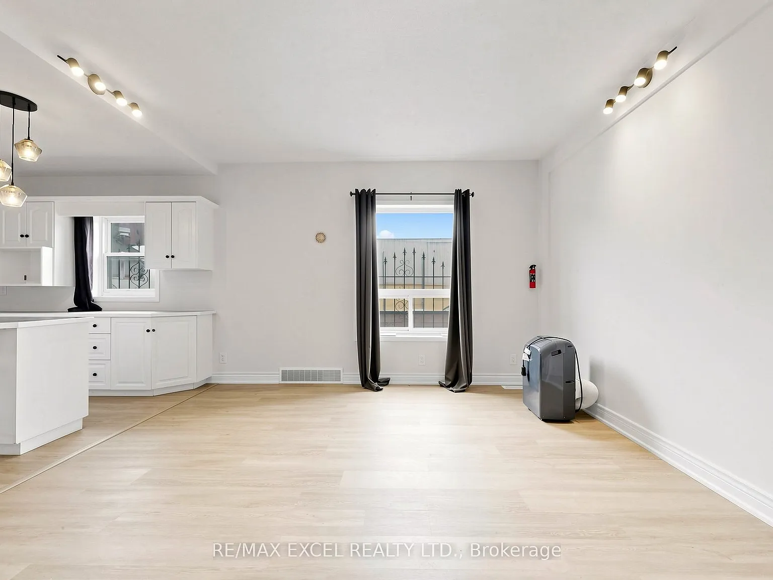 3 bed, $1,795 — Photo 4