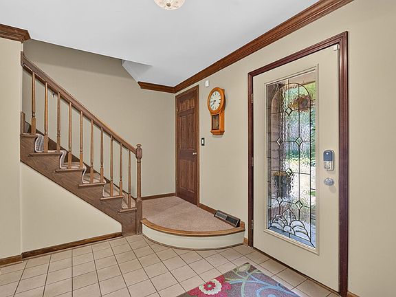 3rd image of 624 Virginia Ct