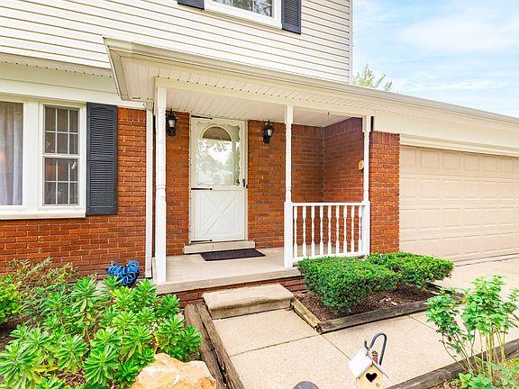 2nd image of 21557 Canterbury Ave