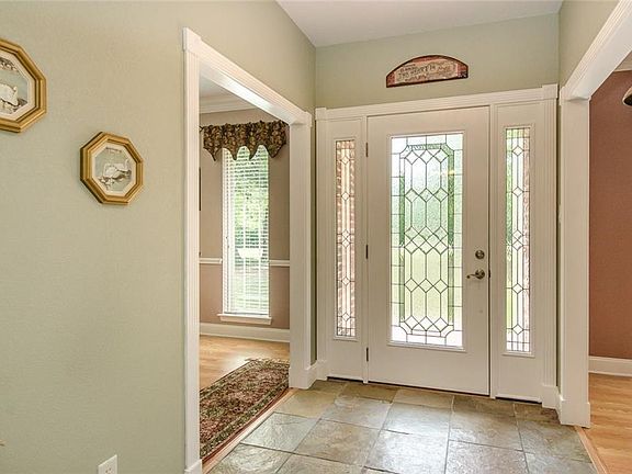 4th image of 250 Jackson Cir