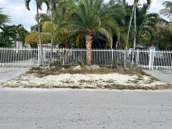 3121 NW 94th St, Miami, FL 33147