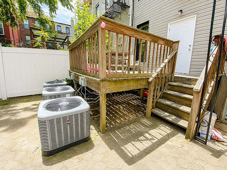 1102 Jefferson Ave #1B — Photo 7