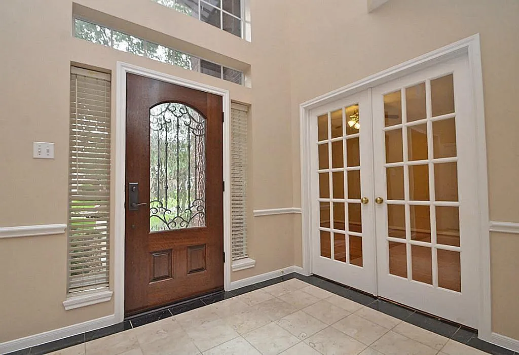 5 bed, 3.5 bath, 4106 sqft, $3,800 — Photo 3