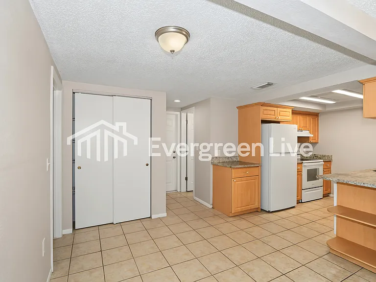 7731 Seashore Dr — Photo 8