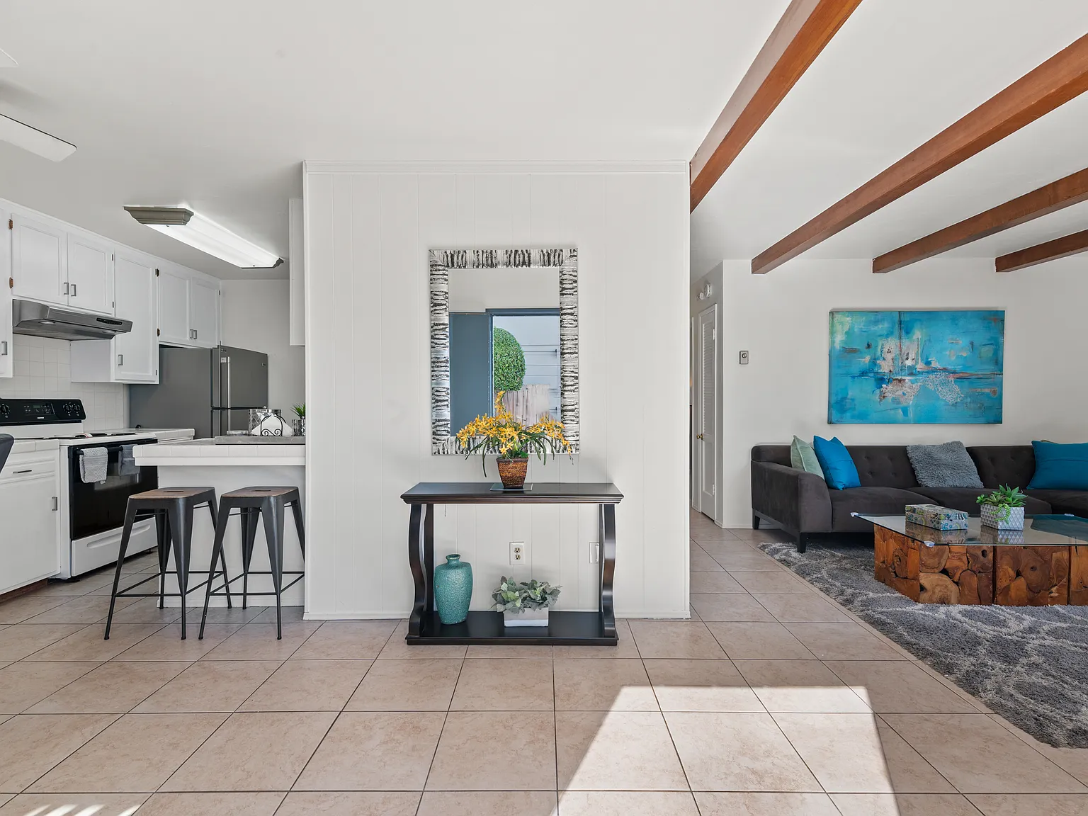 2 bed, 1.5 bath, 910 sqft, $4,995 — Photo 4