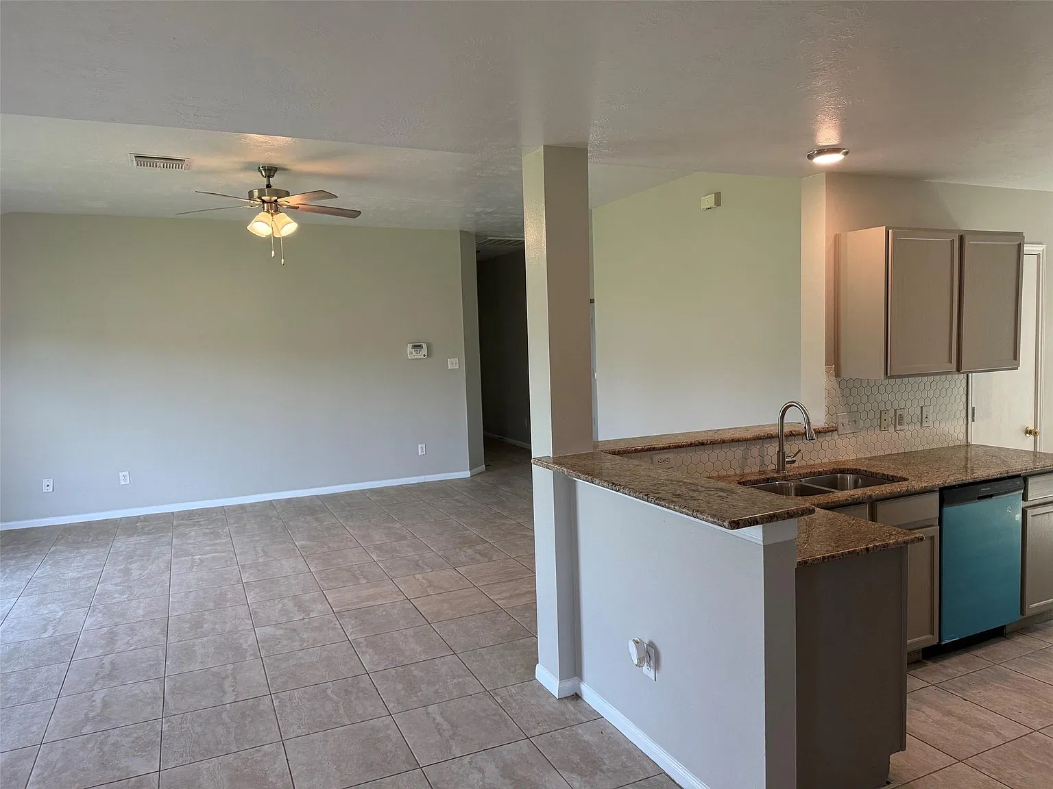 3 bed, 2.0 bath, 1474 sqft, $1,800 — Photo 2