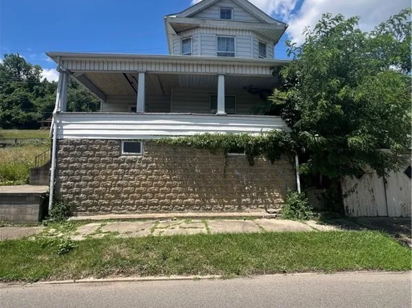 809 N 6th St, Martins Ferry, OH 43935