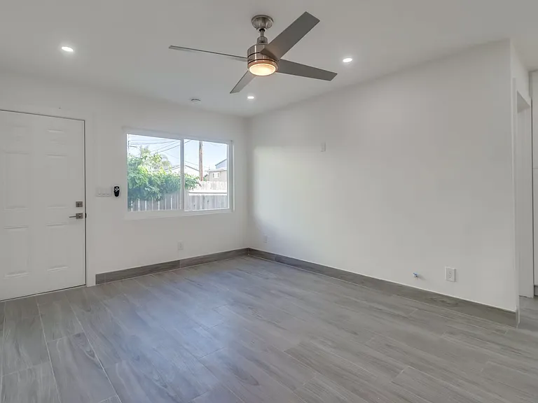 4840 Del Monte Ave #C — Photo 8