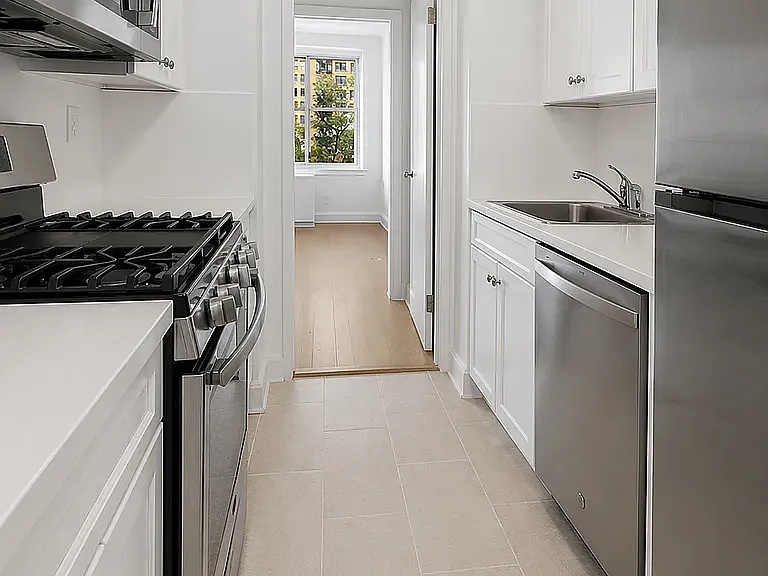 254 E 68th St #5C — Photo 1