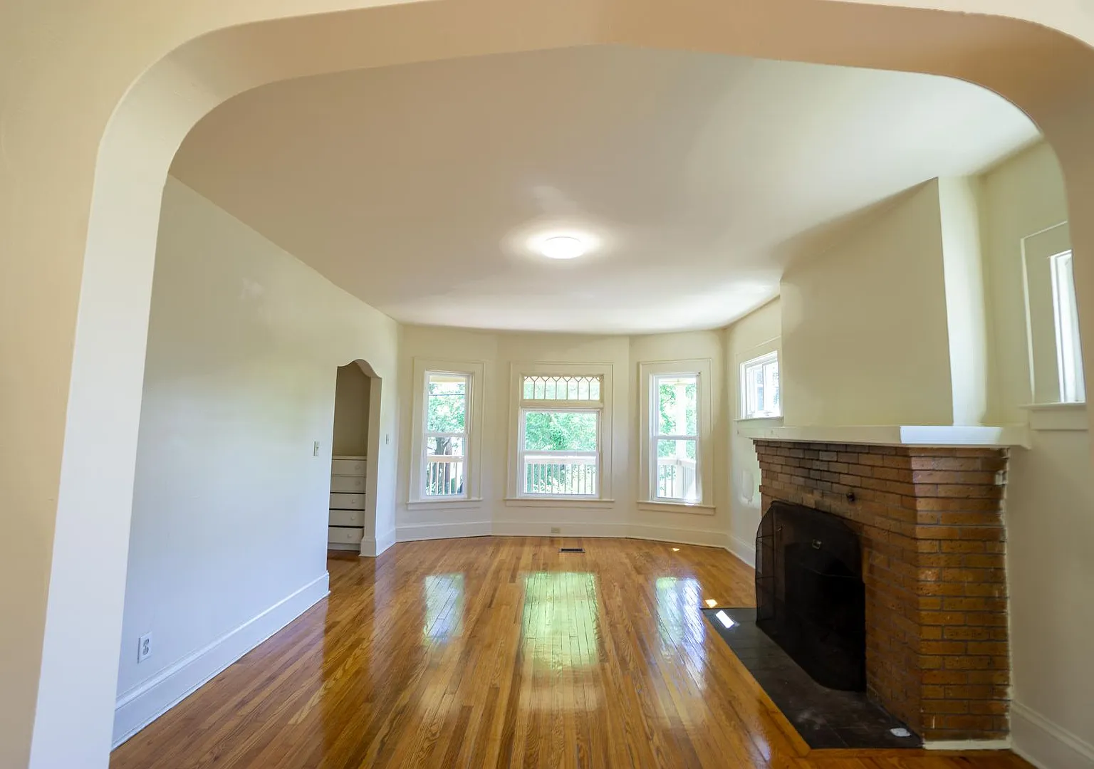 262 Roosevelt Ave - Available 8/1/27 - Spacious First Floor Apartment For Rent — Photo 1