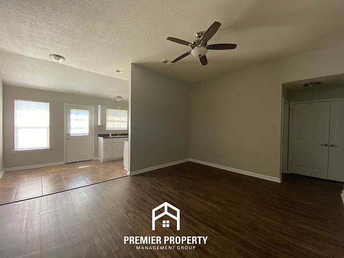 4435 Pyramid Ln — Photo 4