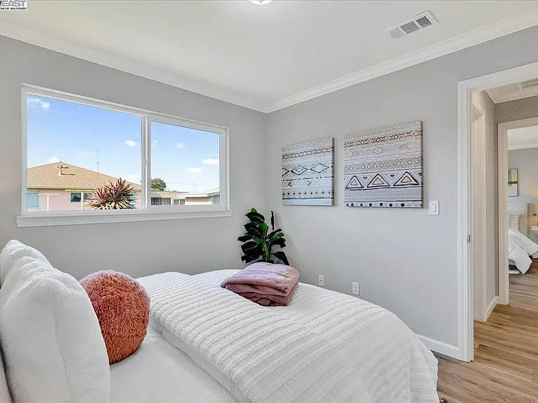 1827 Bandoni Ave — Photo 24