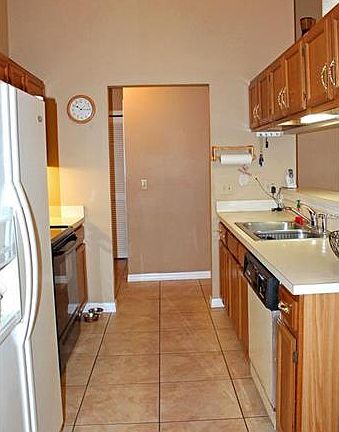 4th image of 815 Whittingham Ct