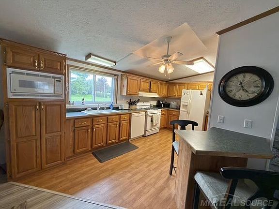 3rd image of 7497 Cardinal Rd