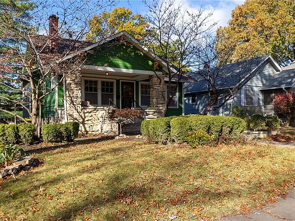 3rd image of 5634 Kenwood Ave