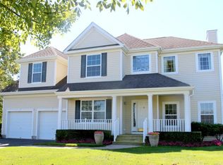 21 Bellflower Ct, Riverhead, NY 11901