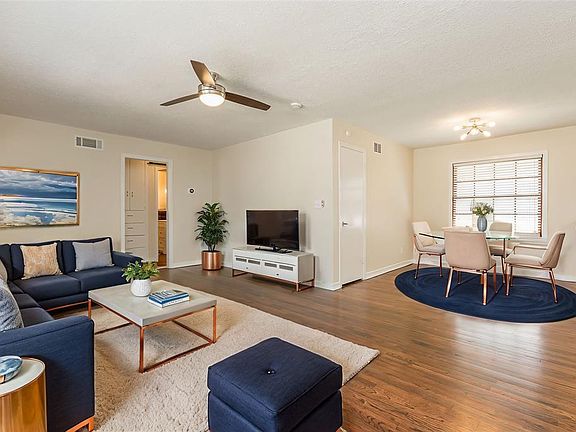 4th image of 1618 Oxford Way