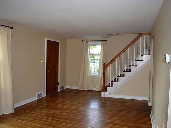 5th image of 93 Wellington Ave