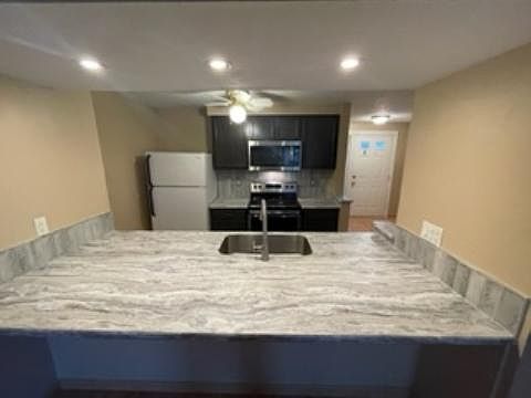 3rd image of 532 Topaz Ln