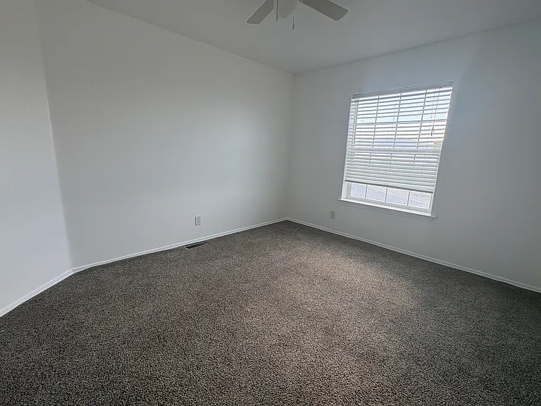 10685 Spur St — Photo 15