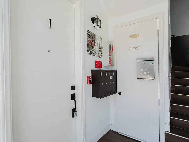13551 Burbank Blvd #1 — Photo 6