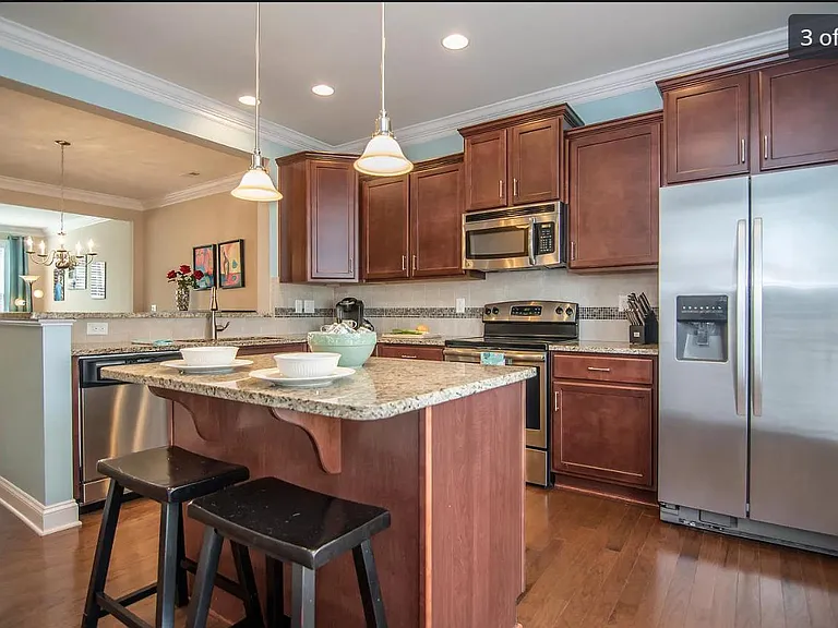 1424 Providence Green Ln — Photo 6