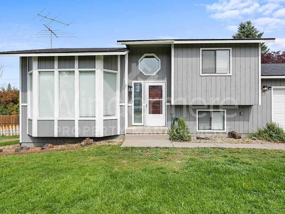 3503 E Clover Park Ave